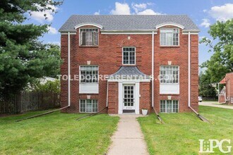Building Photo - 2244 W Sylvania Ave