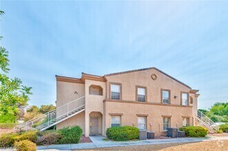 Building Photo - 3400 Cabana Dr