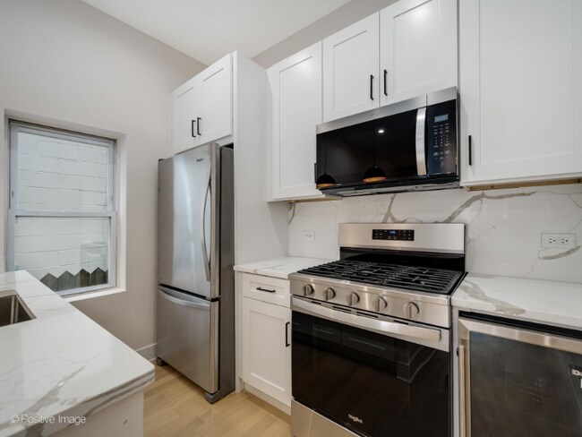 Foto del edificio - 2142 N Maplewood Ave