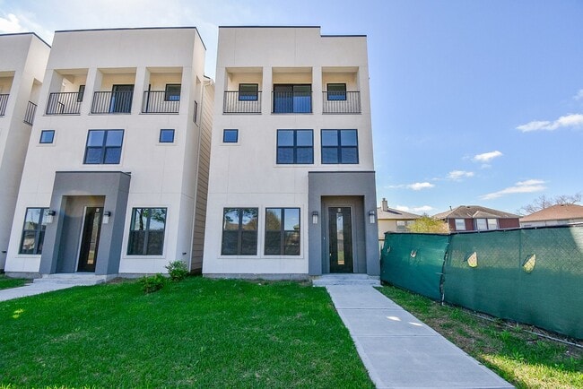 Building Photo - 15000 S Richmond Ave