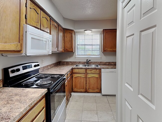 Building Photo - 934 Southmoor Dr
