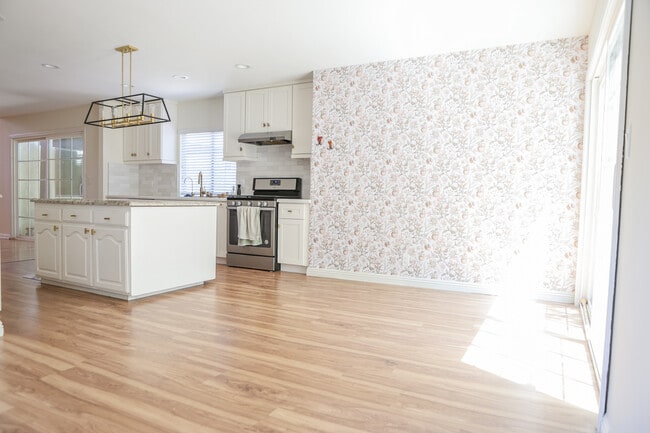Building Photo - 23328 Alamos Ln