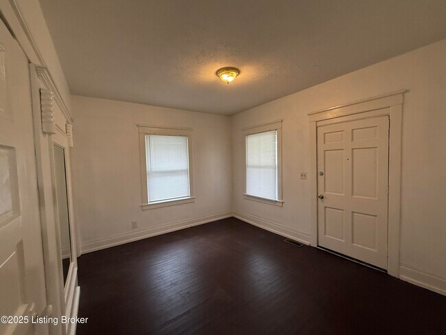 Building Photo - 217 W Fairmont Ave
