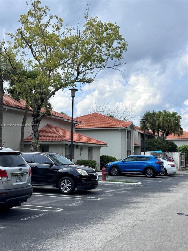 Foto del edificio - 3226 Coral Lake Ln