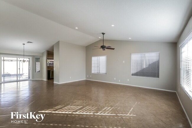 Building Photo - 3210 W Ross Ave