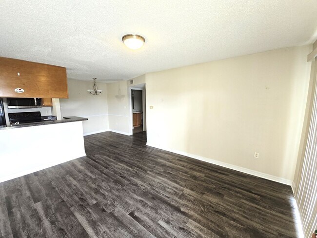 Building Photo - 308 Lake Parsons Green