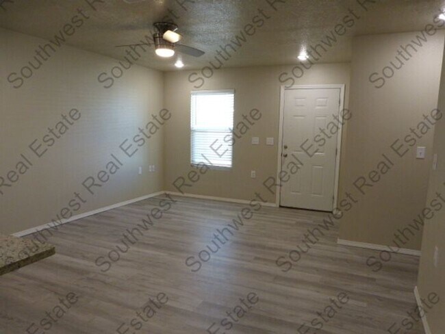 Building Photo - Modern 3 bedroom 2 bath apartment