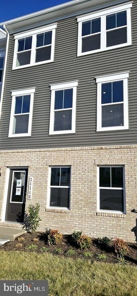 Building Photo - 24148 Thurso Sq