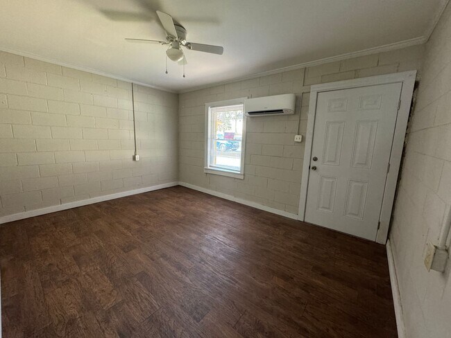 Building Photo - Move-In Ready!