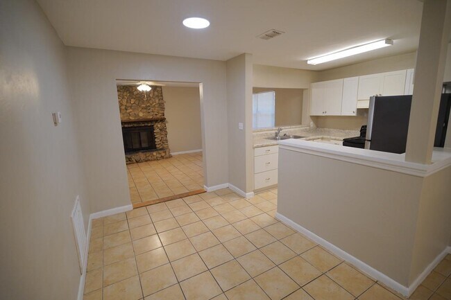 Foto del edificio - 2808 Southwood Dr