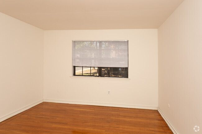 Bedroom - Easton North Apartments