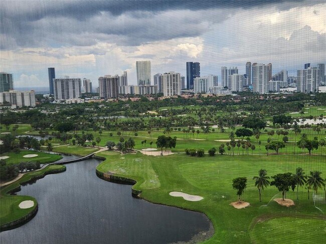 Foto del edificio - 20379 W Country Club Dr