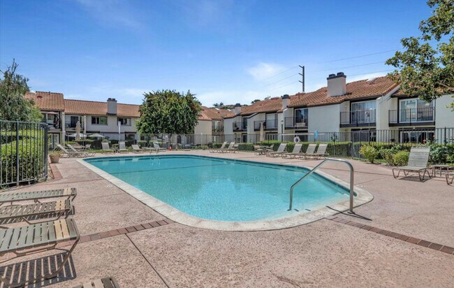Building Photo - 5538 Las Virgenes Rd
