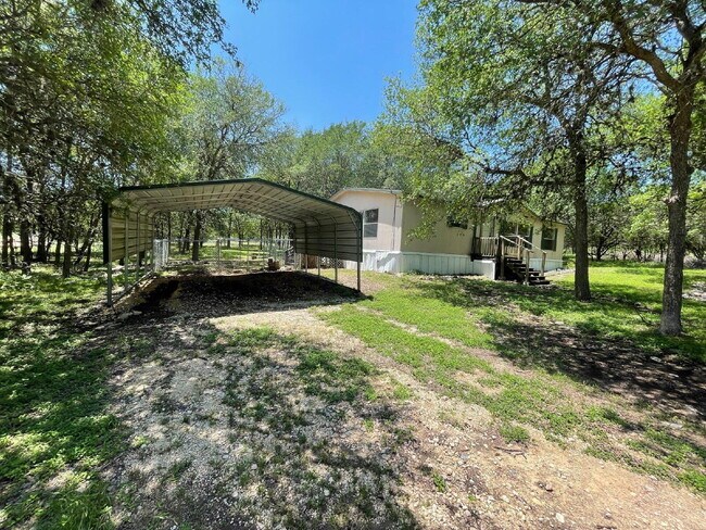 Building Photo - 3 bed 2 bath on one acre lot. New vinyl fl...
