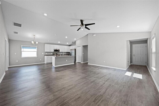 Building Photo - 1020 SILAS St