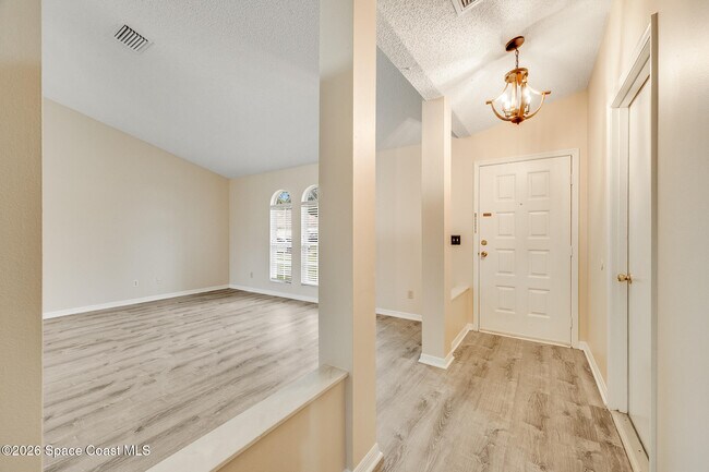 Foto del edificio - 2540 Wild Wood Dr