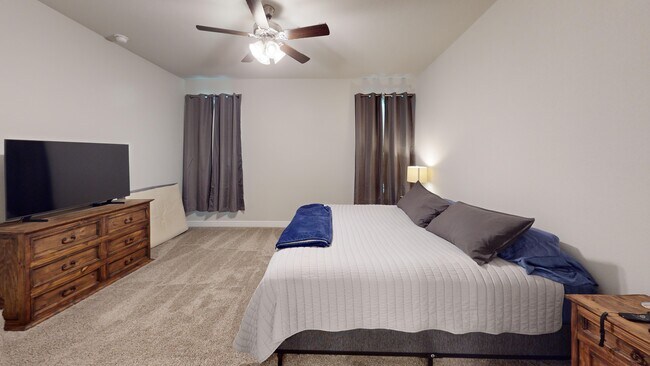 Building Photo - 817 Greenford Mnr