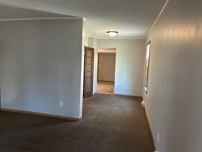 Foto del edificio - Spacious 3 bedroom 1 Bathroom House Available May 1st!
