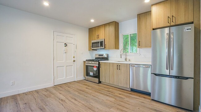 Photo - 6112 Saturn Street Apartment