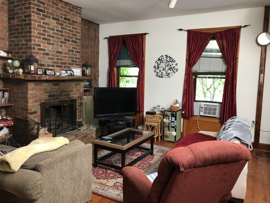 Primary Photo - 209 Jay St