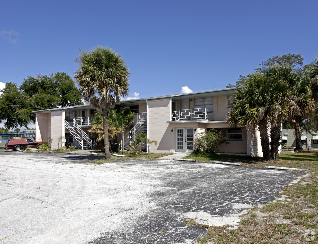 Primary Photo - River Garden Apartments