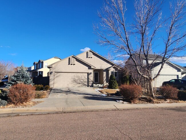 Foto del edificio - Spacious 4 Bedroom Ranch Style Home