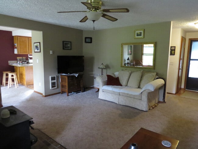 Living room South view - 9314 NE 68th St