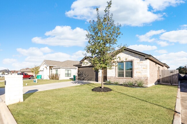 Foto del edificio - 421 Holstein Dr