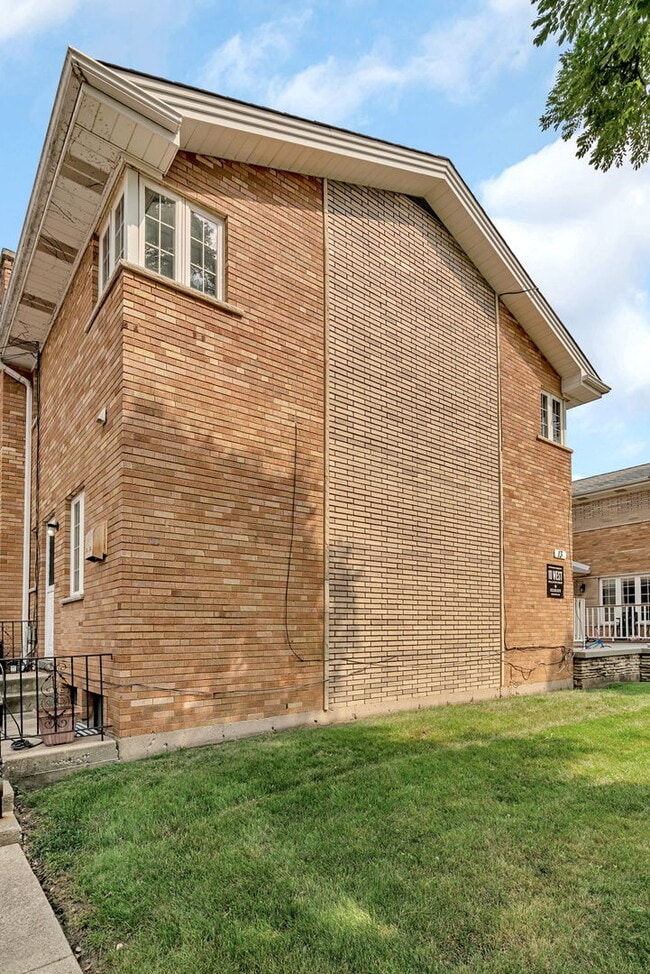 Building Photo - 15 S Waiola Ave