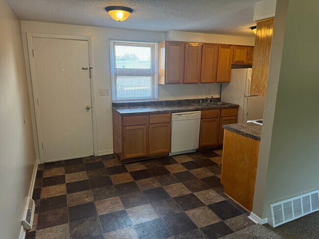 Building Photo - 61 Sutton Ct