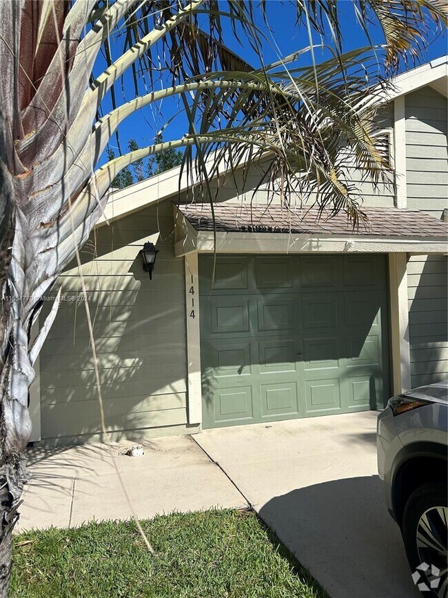 Villas of Village Green Apartments under 3,000 Port Saint Lucie, FL