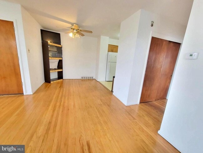 Foto del edificio - 628 W Providence Rd