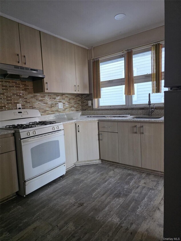 Foto principal - 13-03 154th St