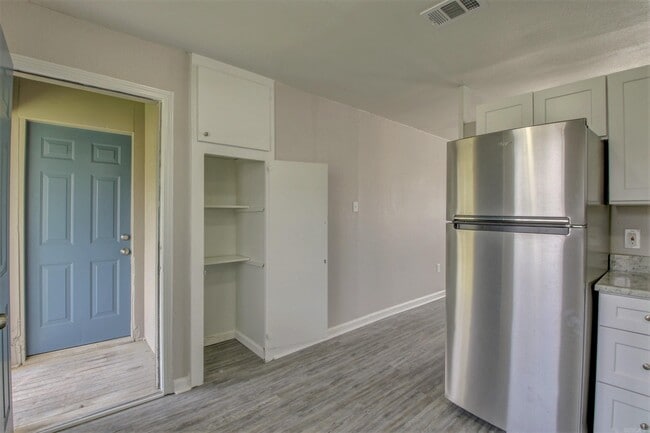 Building Photo - 21 Hiland Pl