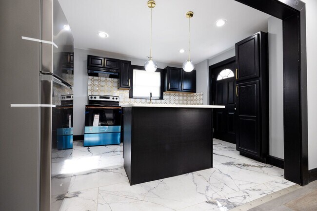Foto del edificio - Beautifully Renovated 2-Bedroom Single Fam...