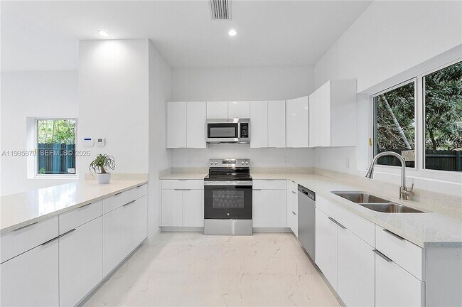 Foto del edificio - 5433 NW 5th Ave