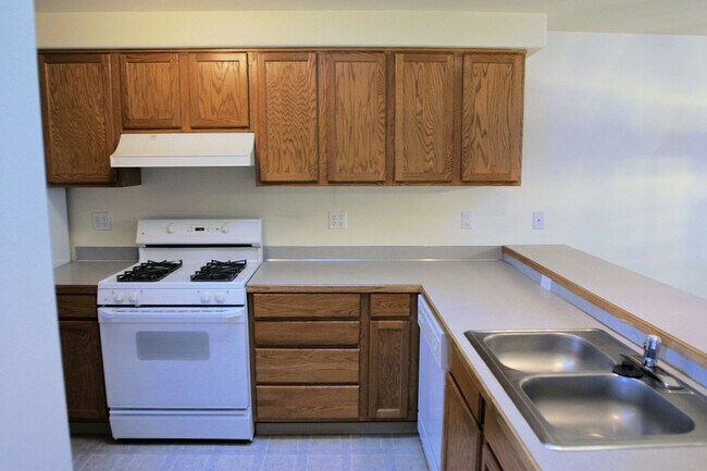 Building Photo - 5548 - 5550