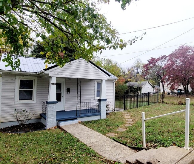 Building Photo - Beautiful Renovated Single Family Home!