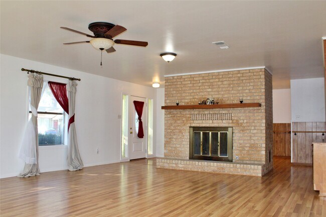 Building Photo - 218 Smith St