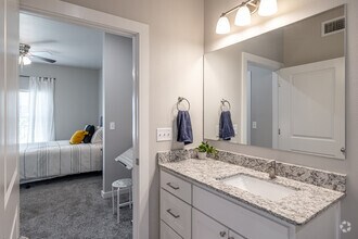 1BR, 1BA - 696SF - Bathroom - The Hudson at Central Landing