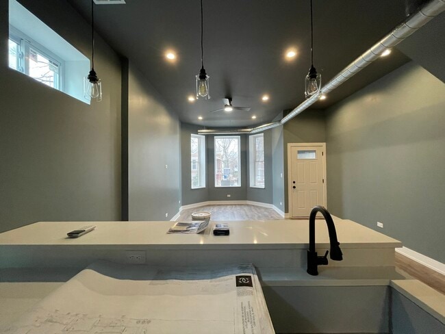 Foto del edificio - 1531 S Harding Ave