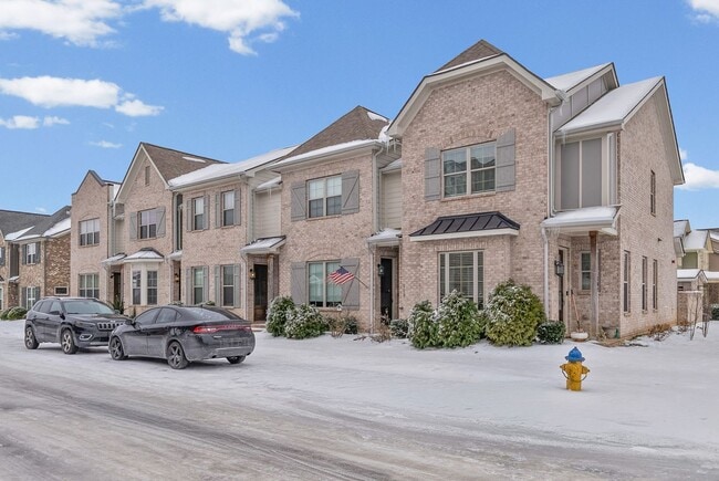 Building Photo - Modern Living in the Heart of Pleasant View Village!