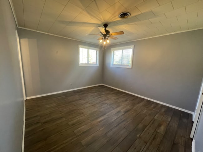 Building Photo - 207 Monroe Dr