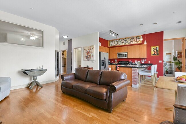 Building Photo - 5401 South Park Terrace Avenue, Unit 102D