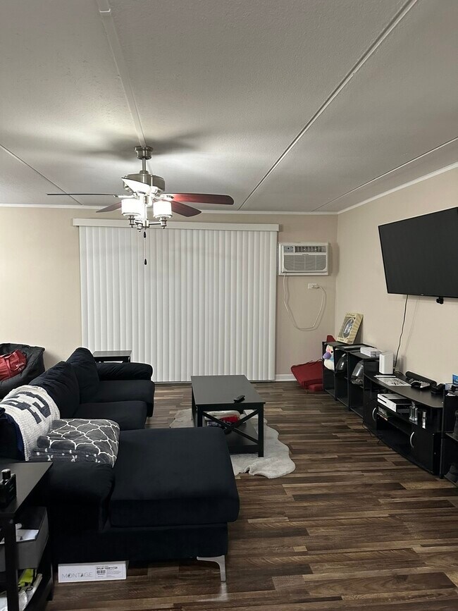 9143 S Roberts Rd Unit 4, Hickory Hills, IL 60457 Condo for Rent in