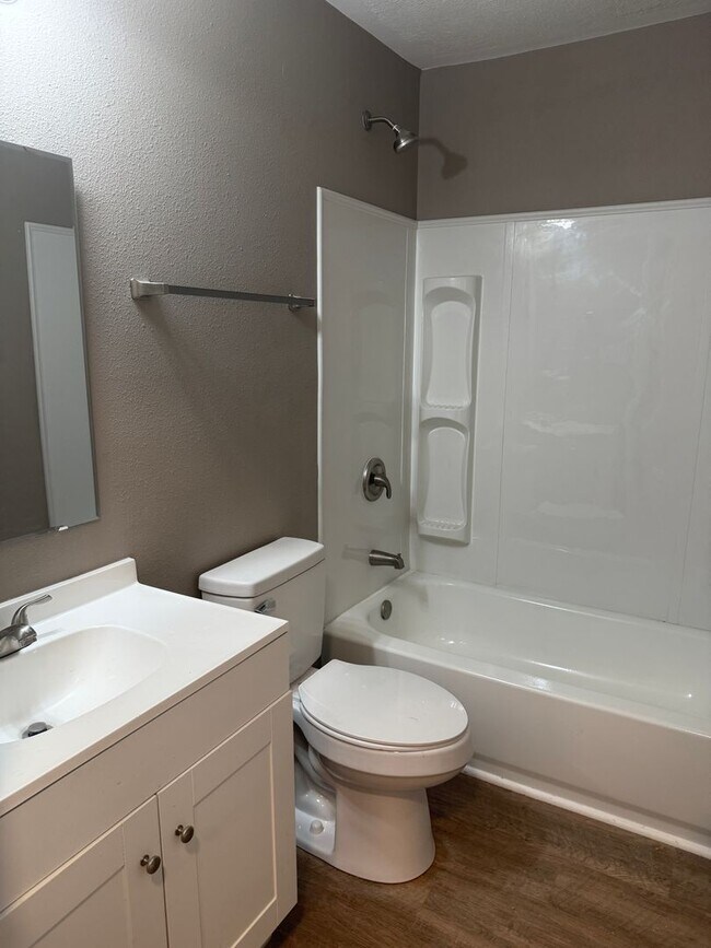 Foto del edificio - 3 bedroom/1 bathroom