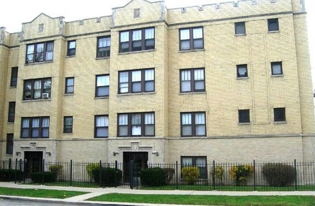 Building Photo - 4111 N Sacramento Ave