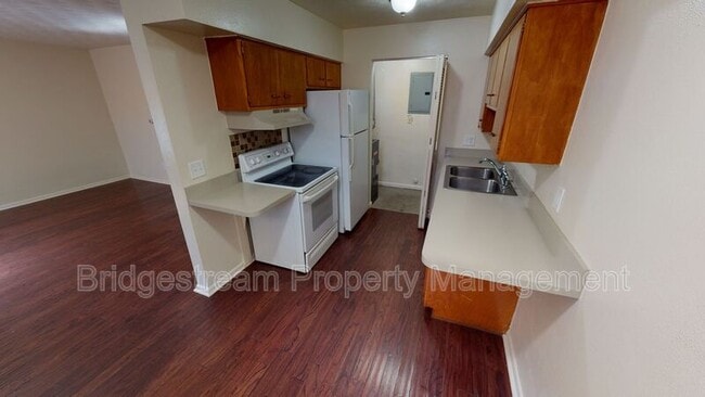 Foto del edificio - 1712 Radio Rd