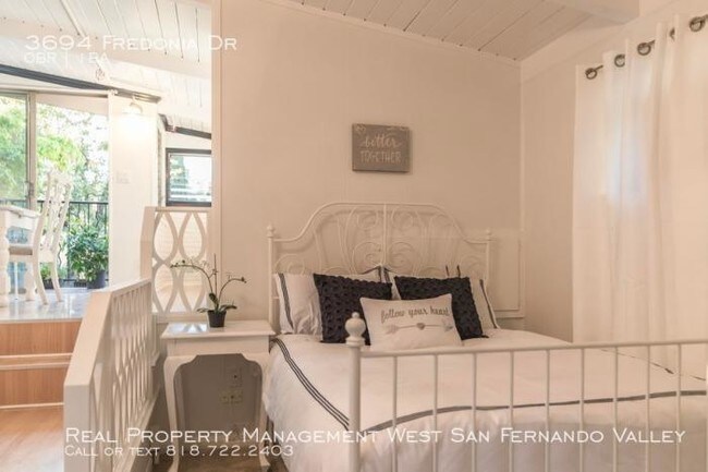 Building Photo - bedroom in Studio City CA 90068