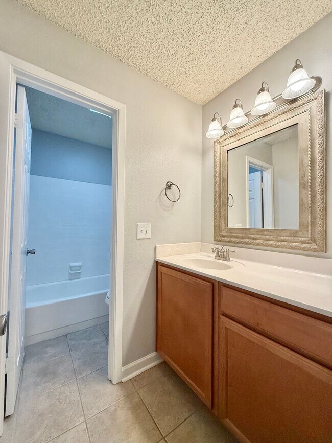 Foto del edificio - Spacious 3-bedroom Condo for Rent!